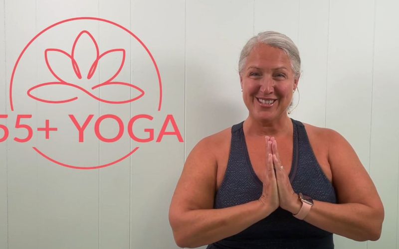 Des cours de yoga spécialement conçus pour les + 55 ans