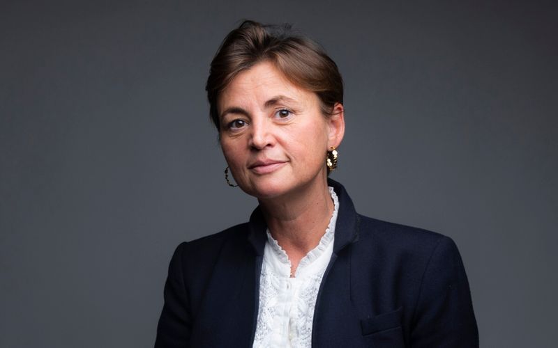 Une Chevalière de l'Ordre des Arts et des Lettres à Notre Temps