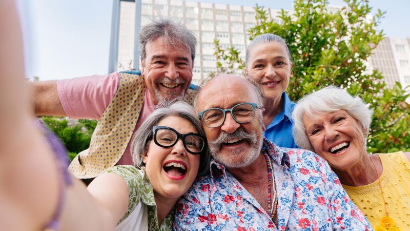 groupe de vieux amis seniors