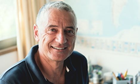 homme-jeune-senior-retraite