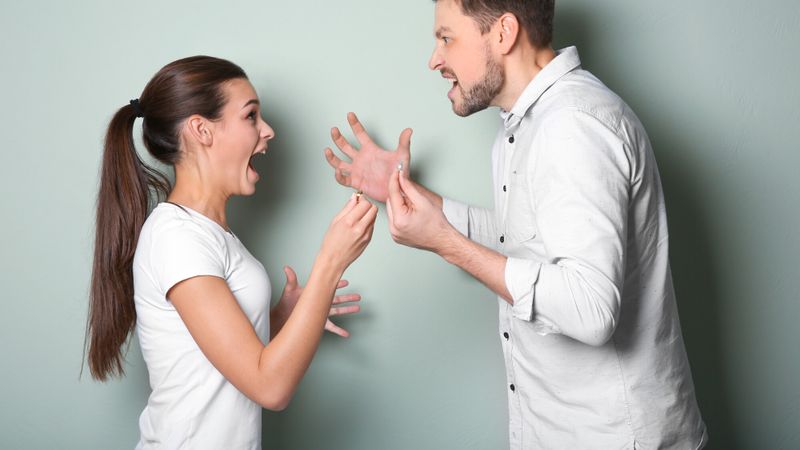 Illustration d'un couple en plein dispute