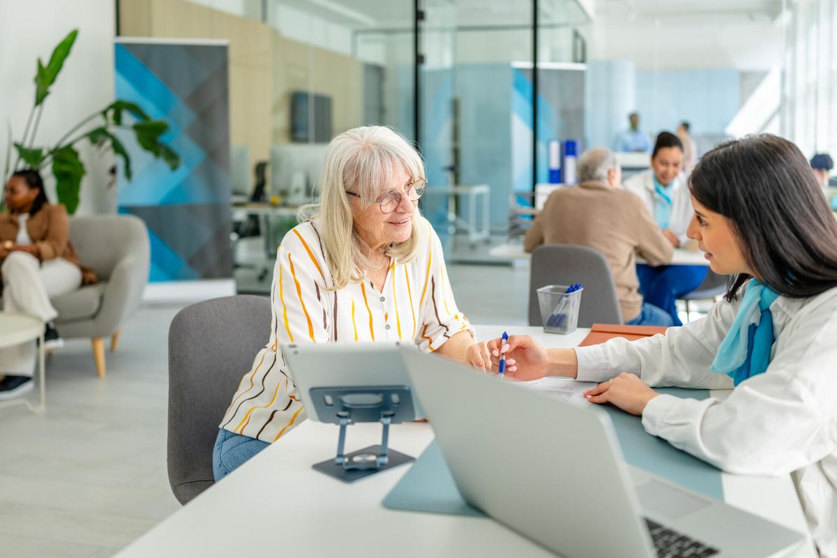 Illustration d'une femme à la banque
