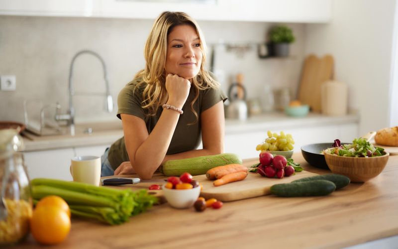 Une diététicienne liste les aliments qui accélèrent le plus le vieillissement de votre peau