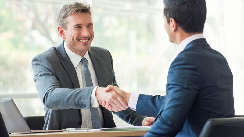 Illustration d'une personne avec un banquier