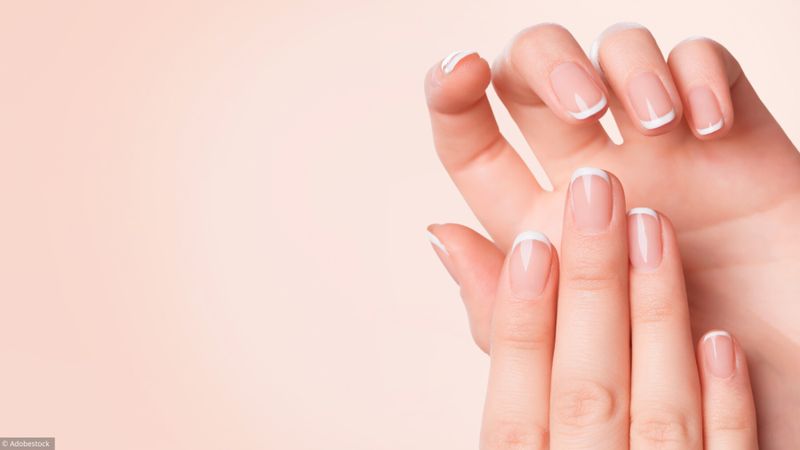 La French Manucure est de retour