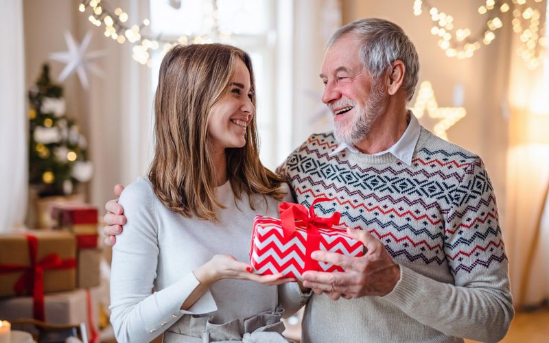 Noël 2025: 5 jeux de société parfaits pour stimuler son cerveau et s’amuser après 50 ans