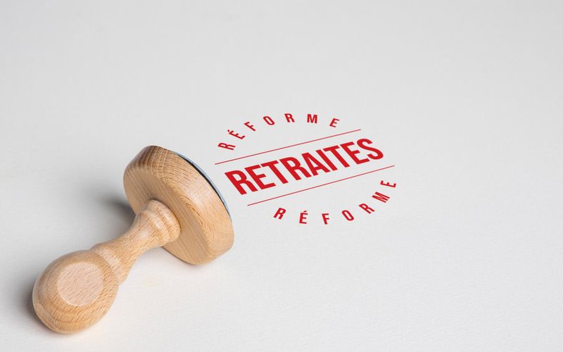 Suspension de la réforme des retraites: Faites-vous partie de ceux qui pourront partir six mois plus tôt?