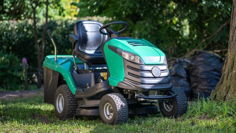 Tondre en tout confort : le comparatif des meilleures tondeuses autoportées de 2024