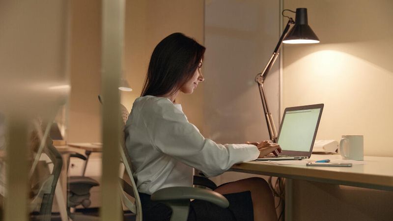 Top 3 des meilleures lampes ergonomiques pour travailler à la maison